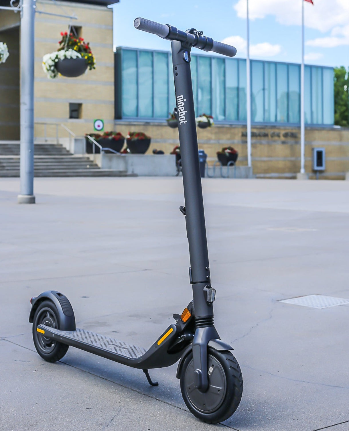 Ninebot E25A Electric Kickscooter | SCOOTY